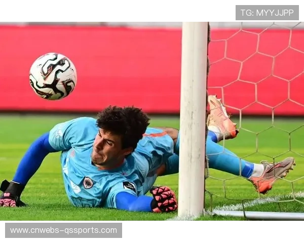 拉门斯扑救关键,曼联门神屡救险球